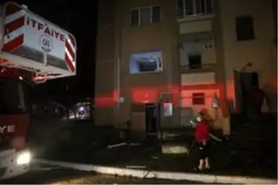 Apartman dairesinde doğalgaz bomba gibi patladı: 1 ağır yaralı Apartman dairesinde doğalgaz bomba gibi patladı: 1 ağır yaralı