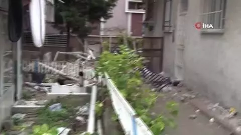 Avcılar'da 5 katlı binanın balkonları çöktü Avcılar'da 5 katlı binanın balkonları çöktü