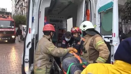 Avcılar'da 5 katlı binanın balkonları çöktü Avcılar'da 5 katlı binanın balkonları çöktü