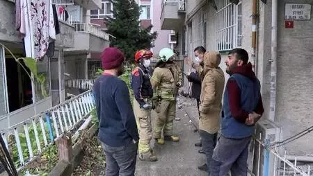 Avcılar'da 5 katlı binanın balkonları çöktü Avcılar'da 5 katlı binanın balkonları çöktü
