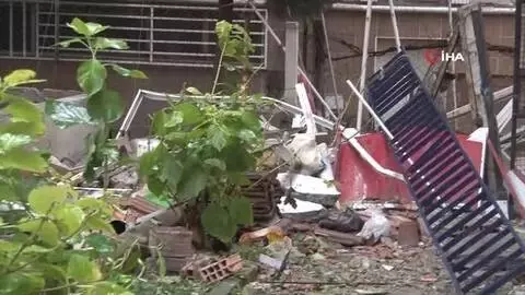 Avcılar'da 5 katlı binanın balkonları çöktü Avcılar'da 5 katlı binanın balkonları çöktü