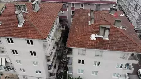 Avcılar'da balkonları çöken bina havadan görüntülendi Avcılar'da balkonları çöken bina havadan görüntülendi