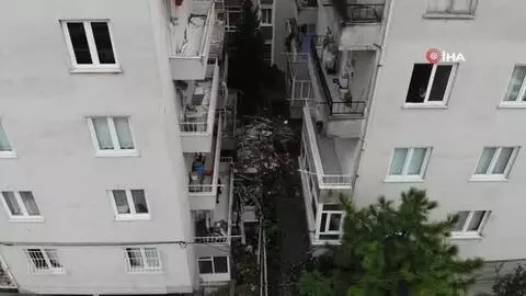 Avcılar'da balkonları çöken bina havadan görüntülendi Avcılar'da balkonları çöken bina havadan görüntülendi
