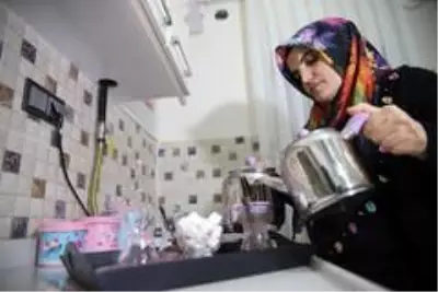 Baba okutmadı, azmi ve kocasının desteğiyle üniversiteli oldu Baba okutmadı, azmi ve kocasının desteğiyle üniversiteli oldu