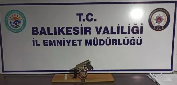 Balıkesir'de ruhsatsız 9 tabanca ve 12 tüfek ele geçirildi