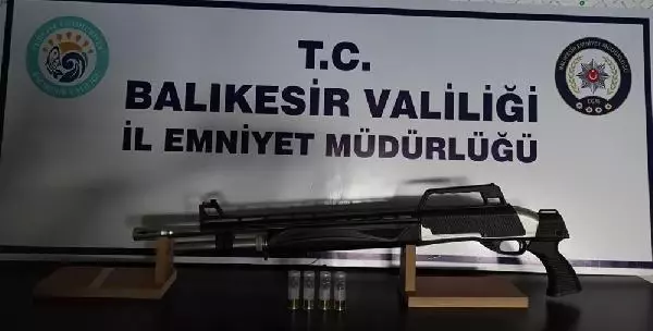 Balıkesir'de ruhsatsız 9 tabanca ve 12 tüfek ele geçirildi