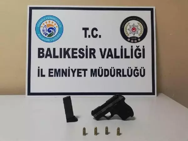 Balıkesir'de ruhsatsız 9 tabanca ve 12 tüfek ele geçirildi