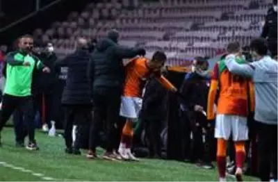 Galatasaray'ın genç futbolcusu Bartuğ Elmaz'ın büyük şanssızlığı Galatasaray'ın genç futbolcusu Bartuğ Elmaz'ın büyük şanssızlığı