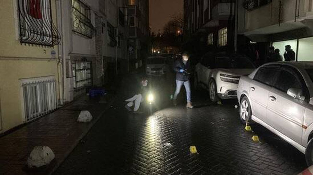 Beyoğlu'nda silahlı saldırı! 16 yaşındaki genç ağır yaralı