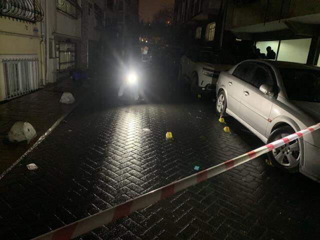 Beyoğlu'nda silahlı saldırı! 16 yaşındaki genç ağır yaralı