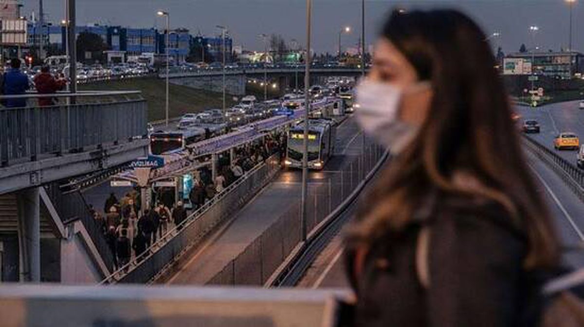 Bilim insanları, koronavirüsün en çok aile içinde ve kalabalık toplantılarda bulaştığını söyledi