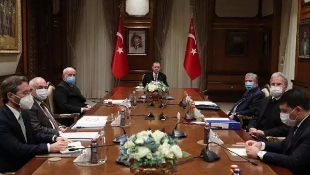 Bülent Arınç'ın istifası sonrası ilk Yüksek İstişare Kurulu toplantısı yapıldı Bülent Arınç'ın istifası sonrası ilk Yüksek İstişare Kurulu toplantısı yapıldı