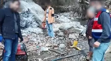 Bursa'da kaçak kazıya suçüstü; 3 gözaltı Bursa'da kaçak kazıya suçüstü; 3 gözaltı
