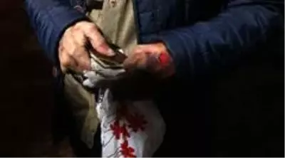 Cep telefonu için yaşlı adama kabusu yaşattılar Cep telefonu için yaşlı adama kabusu yaşattılar
