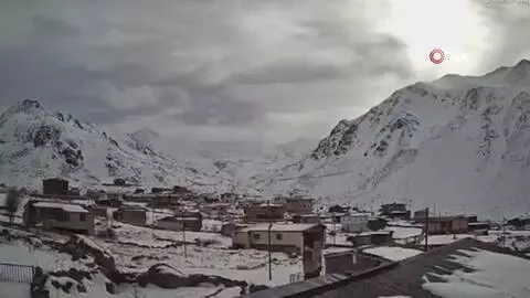 Son dakika haberi | Dün 10 evin yandığı köy bugün kar yağışıyla beyaza büründü Son dakika haberi | Dün 10 evin yandığı köy bugün kar yağışıyla beyaza büründü