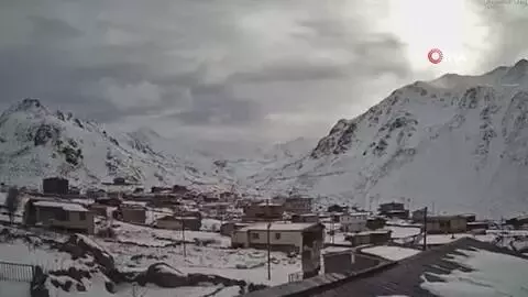 Son dakika haberi | Dün 10 evin yandığı köy bugün kar yağışıyla beyaza büründü Son dakika haberi | Dün 10 evin yandığı köy bugün kar yağışıyla beyaza büründü