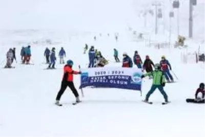 Erciyes'te kayak sezonu açıldı Erciyes'te kayak sezonu açıldı