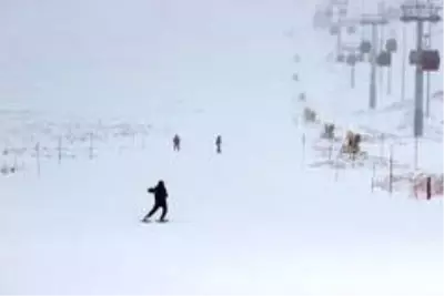 Erciyes'te kayak sezonu açıldı Erciyes'te kayak sezonu açıldı