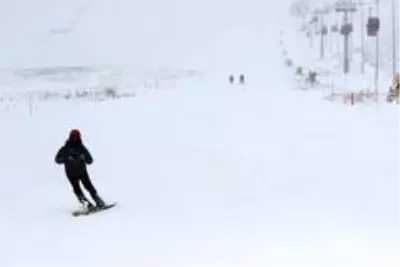 Erciyes'te kayak sezonu açıldı Erciyes'te kayak sezonu açıldı