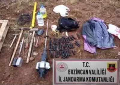 Erzincan'da izinsiz kazı yapan 5 kişi yakalandı Erzincan'da izinsiz kazı yapan 5 kişi yakalandı