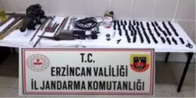 Erzincan'da izinsiz kazı yapan 5 kişi yakalandı Erzincan'da izinsiz kazı yapan 5 kişi yakalandı