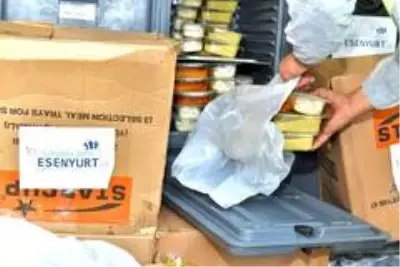 Esenyurt'ta 65 yaş üstü vatandaşlara sıcak yemek ve kahvaltı Esenyurt'ta 65 yaş üstü vatandaşlara sıcak yemek ve kahvaltı
