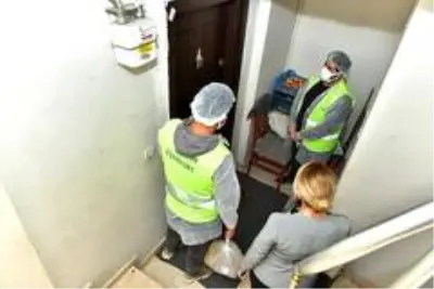Esenyurt'ta 65 yaş üstü vatandaşlara sıcak yemek ve kahvaltı