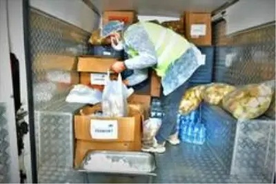 Esenyurt'ta 65 yaş üstü vatandaşlara sıcak yemek ve kahvaltı