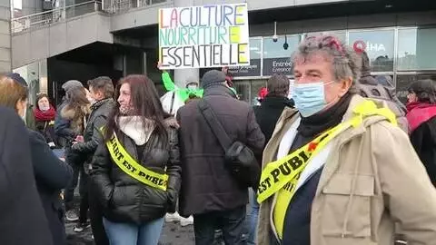 Fransız eğlence sektörü temsilcilerinden hükümet protestosu Fransız eğlence sektörü temsilcilerinden hükümet protestosu