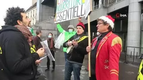 Fransız eğlence sektörü temsilcilerinden hükümet protestosu Fransız eğlence sektörü temsilcilerinden hükümet protestosu