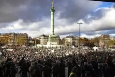 Fransız eğlence sektörü temsilcilerinden hükümet protestosu Fransız eğlence sektörü temsilcilerinden hükümet protestosu