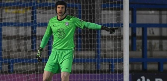 Geçen sezon futbolu bırakan Petr Cech, Chelsea U23 takımıyla futbola döndü