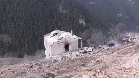 Son dakika... Gölyayla köyünde çıkan yangın söndürüldü Son dakika... Gölyayla köyünde çıkan yangın söndürüldü