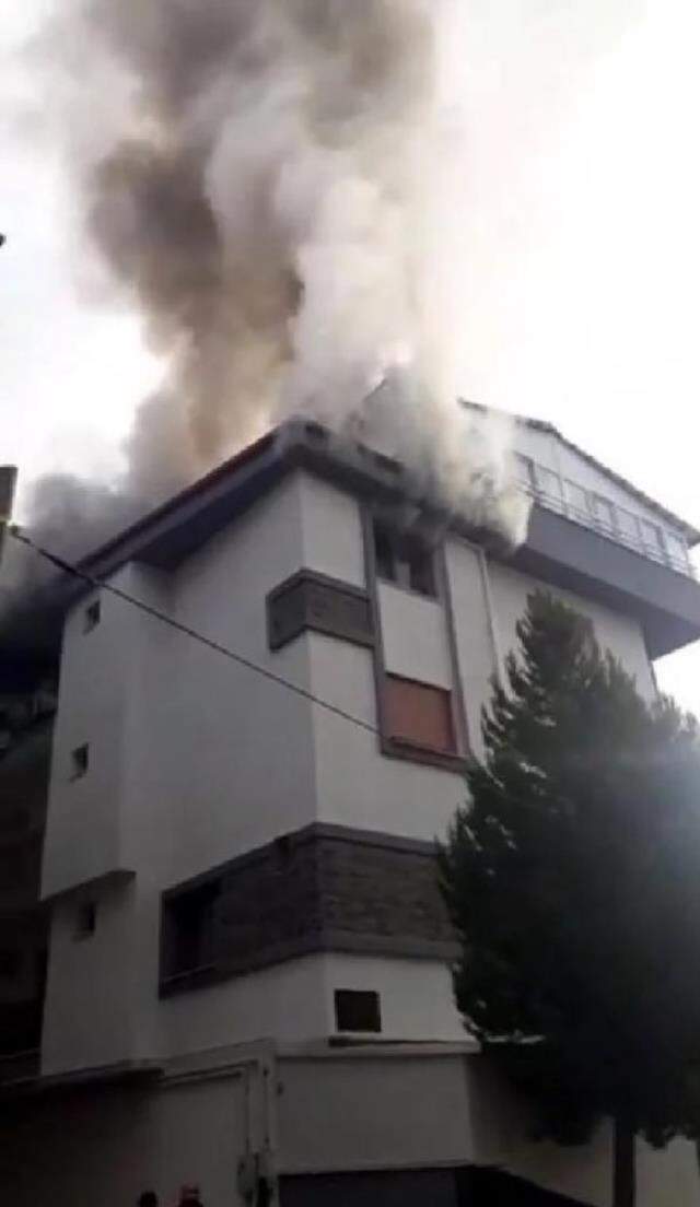 Halk diken üstünde! Uşak'ta doğalgaz patlamaları devam ediyor: 2 yaralı Halk diken üstünde! Uşak'ta doğalgaz patlamaları devam ediyor: 2 yaralı