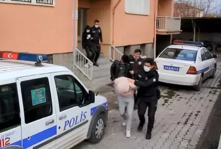 Hırsızlık için dükkanın kepenklerini, otomobile bağladıkları halatla kaldırdılar Hırsızlık için dükkanın kepenklerini, otomobile bağladıkları halatla kaldırdılar