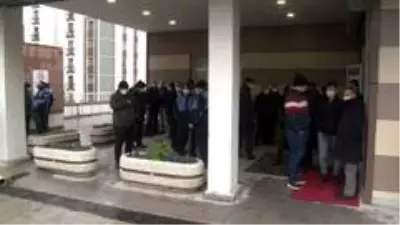 İBB zabıtasının Başakşehir'de işgali devam ediyor İBB zabıtasının Başakşehir'de işgali devam ediyor