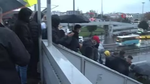 İstanbul trafiğinde sağanak yağmur yoğunluğu İstanbul trafiğinde sağanak yağmur yoğunluğu