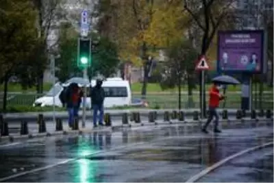 İstanbul trafiğinde sağanak yağmur yoğunluğu İstanbul trafiğinde sağanak yağmur yoğunluğu