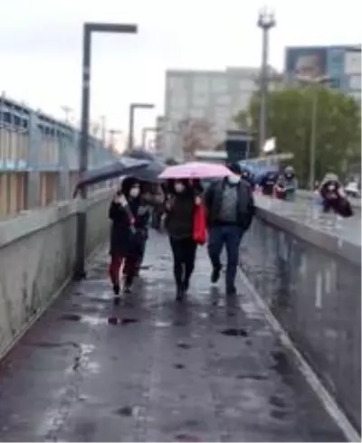 İstanbul trafiğinde sağanak yağmur yoğunluğu İstanbul trafiğinde sağanak yağmur yoğunluğu