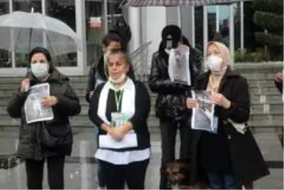 İzmit'te öldürülen köpekler için hayvanseverlerden tepki İzmit'te öldürülen köpekler için hayvanseverlerden tepki