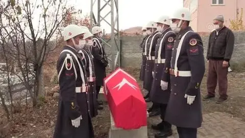 Kalp krizi sonucu vefat eden Binbaşı Tüzün, son yolculuğuna uğurlandı