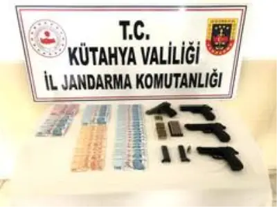 Son dakika! Kütahya'da sahte para operasyonu: 8 gözaltı Son dakika! Kütahya'da sahte para operasyonu: 8 gözaltı