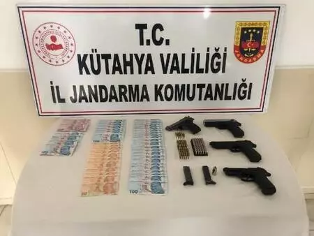 Son dakika haberi! Kütahya'da sahte para operasyonu: 9 gözaltı Son dakika haberi! Kütahya'da sahte para operasyonu: 9 gözaltı