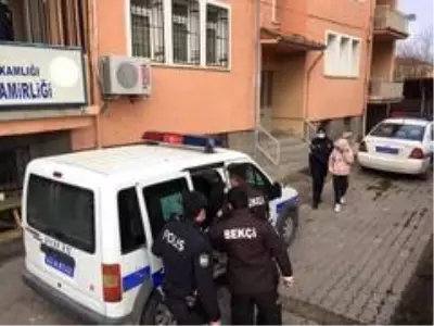 Dükkanın kepengini otomobile bağlayıp soygun yapmaya çalıştılar Dükkanın kepengini otomobile bağlayıp soygun yapmaya çalıştılar