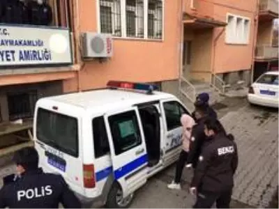 Dükkanın kepengini otomobile bağlayıp soygun yapmaya çalıştılar Dükkanın kepengini otomobile bağlayıp soygun yapmaya çalıştılar