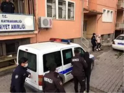 Dükkanın kepengini otomobile bağlayıp soygun yapmaya çalıştılar Dükkanın kepengini otomobile bağlayıp soygun yapmaya çalıştılar