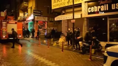 Malatya'da 5 katlı bir apartmanın çatısında korkutan yangın Malatya'da 5 katlı bir apartmanın çatısında korkutan yangın