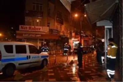 Malatya'da 5 katlı bir apartmanın çatısında korkutan yangın Malatya'da 5 katlı bir apartmanın çatısında korkutan yangın