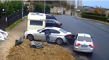 İstanbul'da lüks otomobil sahiplerinin kabusu oldular! Sadece gösterge panelini çalıyorlar İstanbul'da lüks otomobil sahiplerinin kabusu oldular! Sadece gösterge panelini çalıyorlar