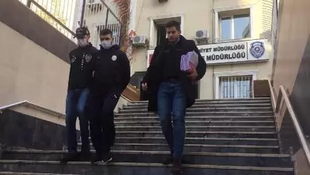 İstanbul'da lüks otomobil sahiplerinin kabusu oldular! Sadece gösterge panelini çalıyorlar İstanbul'da lüks otomobil sahiplerinin kabusu oldular! Sadece gösterge panelini çalıyorlar
